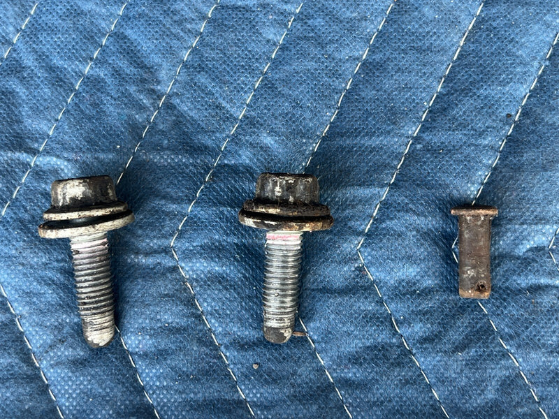 1999-2002 Chevy Silverado GM 1500 2500 Transmission Bolt Hardware OEM #1811CN