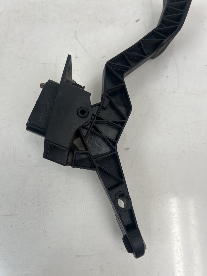 1998-2000 Volvo S70 V70 XC Throttle Accelerator Gas Pedal Assembly OEM #6896EM