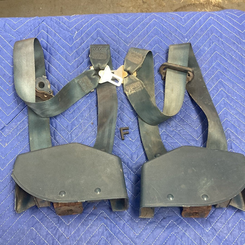 1988-1998 Chevy Silverado 1500 Front Center Seat Belt Retractor Set OEM #3615M