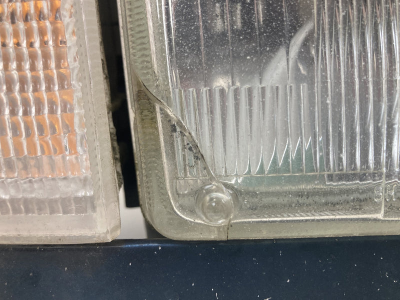 1992 Volvo 940 944 - Headlight PN: LE2255DR LE2255DL