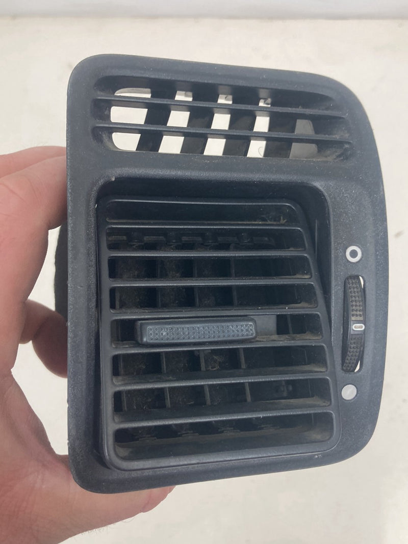 2002-2004 Honda CR-V RD2 Dash Air Vent Right 77630-S9A-00 OEM #5120M