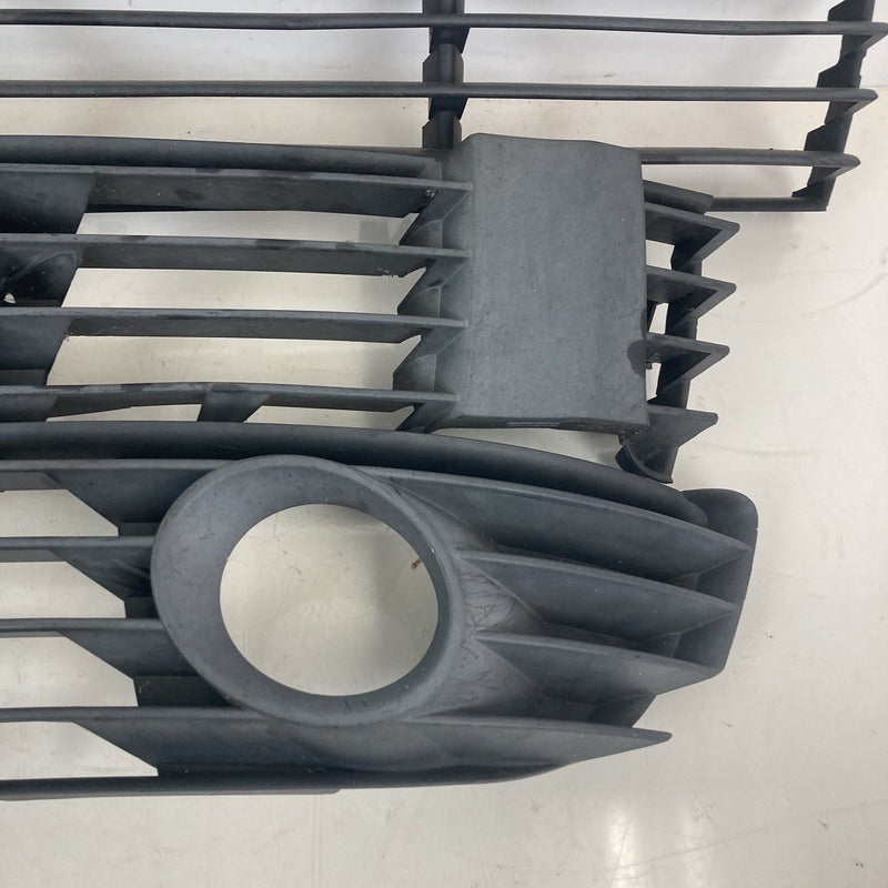 2001-2005 VW Volkswagen Passat Bumper Grille Lower 3 piece OEM #5569M
