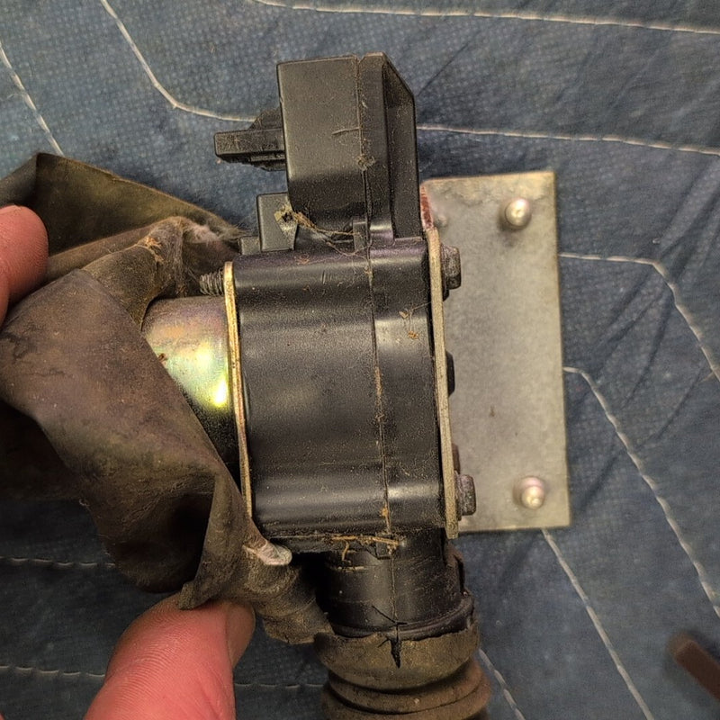1990 Chevrolet K1500 - Lock Actuator PN: 22121645 14396 A
