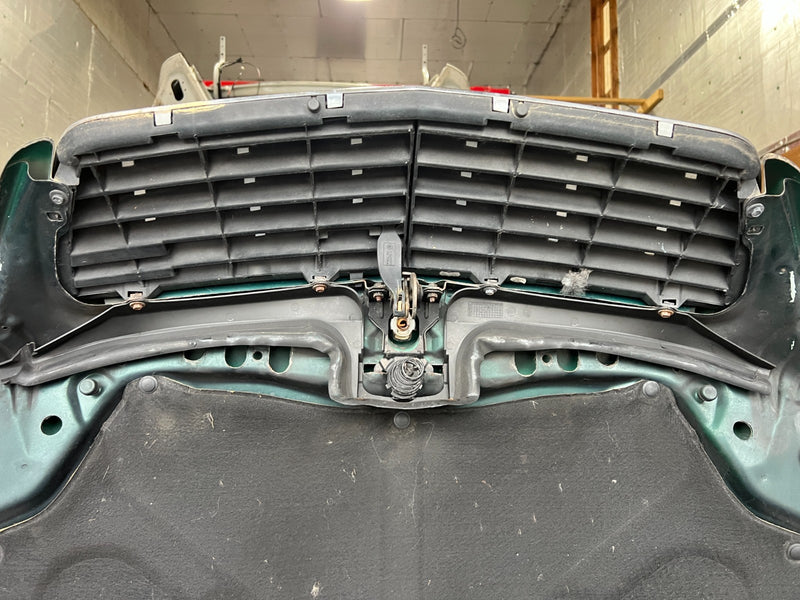 1998-2003 Mercedes W210 E320 Hood Panel Engine Bonnet w/ Grille Green OE #4741EM