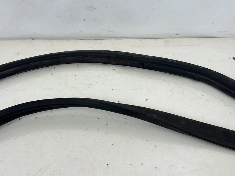 1990-1992 Volvo 740 745 940 Wagon Rear Hatch Weatherstripping Seal OEM #5952EM