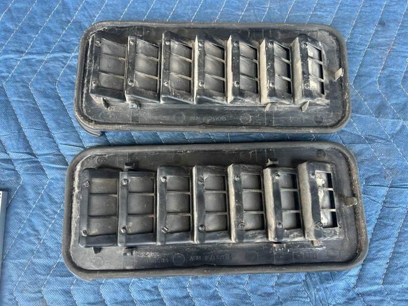 1999-2002 Chevy Silverado GM 1500 2500 Cabin Air Relief Vent Pair OEM #1748CN