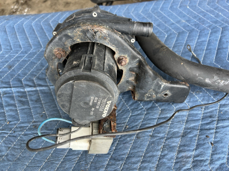 1996-1997 Volvo 850 850R Secondary Air Injection Pump 1270558 & Mount OEM #4547E