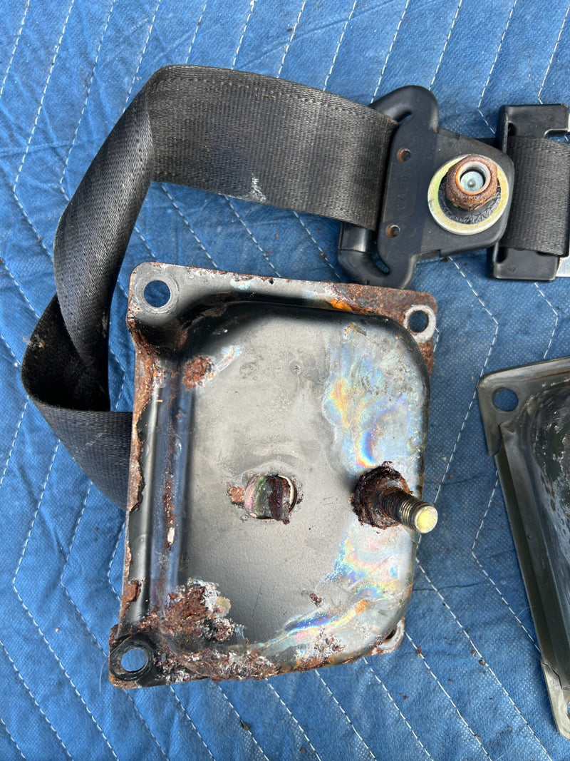 1986-1993 Volvo 240 244 Sedan Front Driver Left Seat Belt Retractor OEM #4194EM