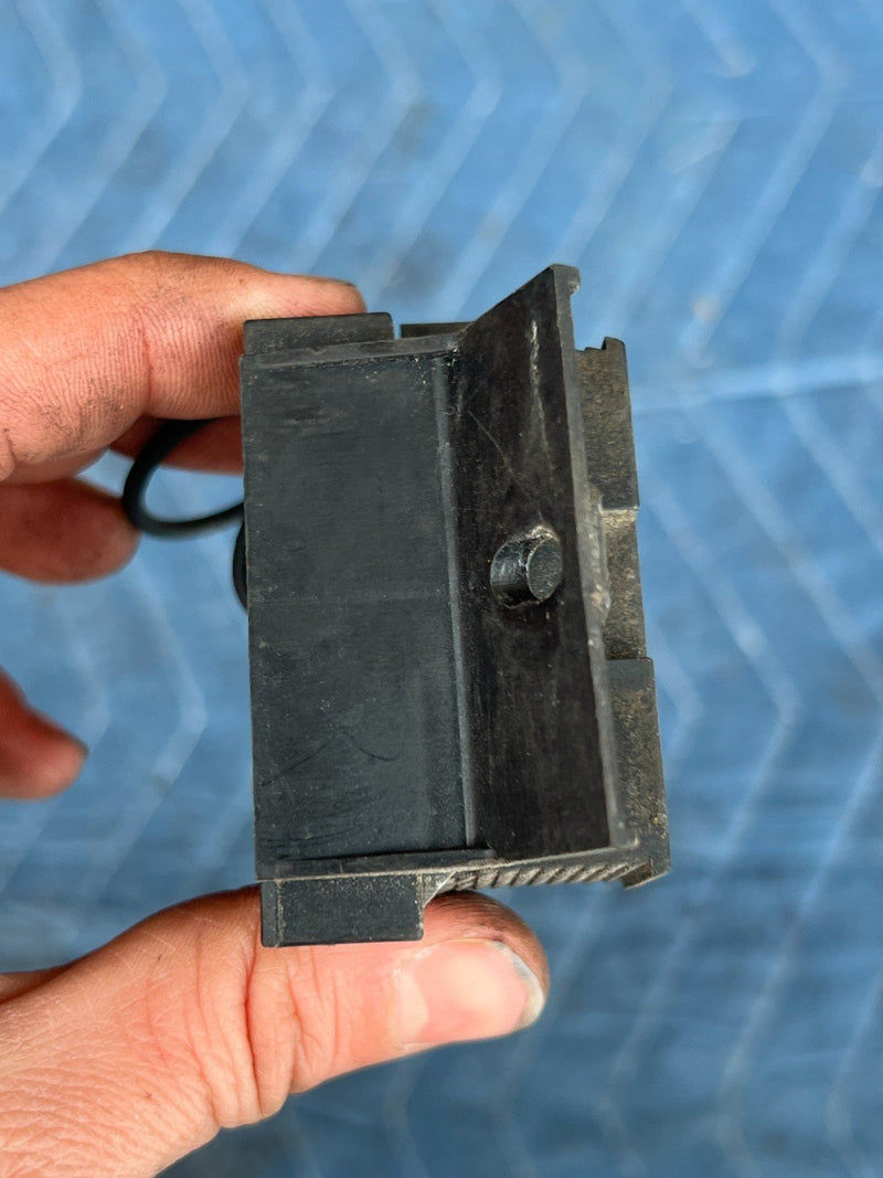1989-1995 Volvo 740 940 Sedan Diagnostic Connection Box 1363923 OEM #3714EM