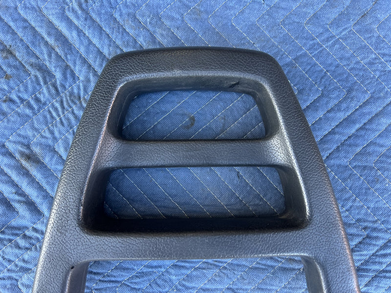 Volvo 240 - Headrest