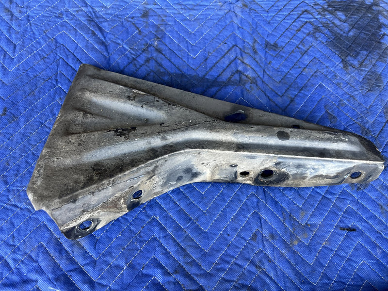 Volvo 240 - Rear Bumper Brace