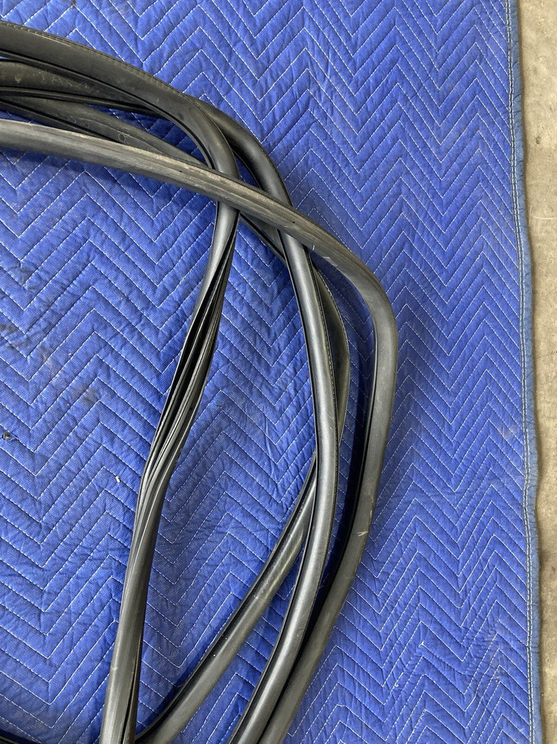 2006-2016 Chevy Impala GM Door Gasket Weatherstripping Seal Rubber OEM #3166M
