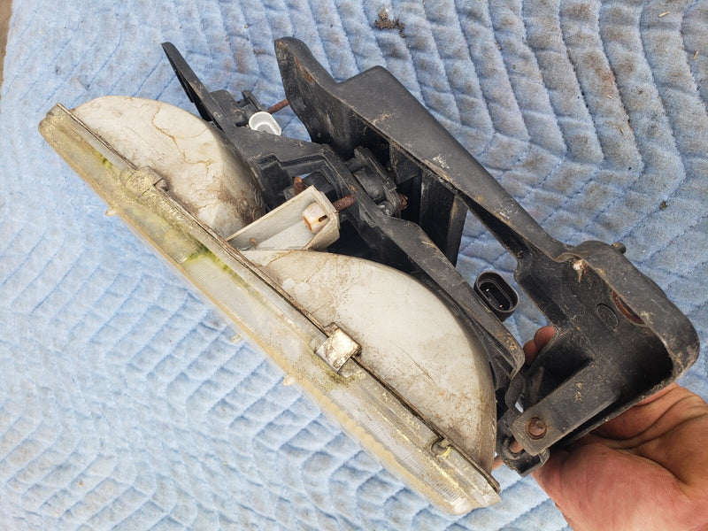 1988-1998 Chevy GMC GM 1500 C/K Passenger Right R Headlight Assembly OEM #1057CN