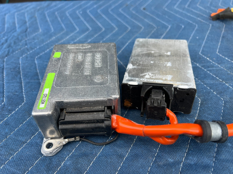 1986-1993 Volvo 240 244 Sedan Bosch Body Control Unit Pair 0285100016 OE #4187EM