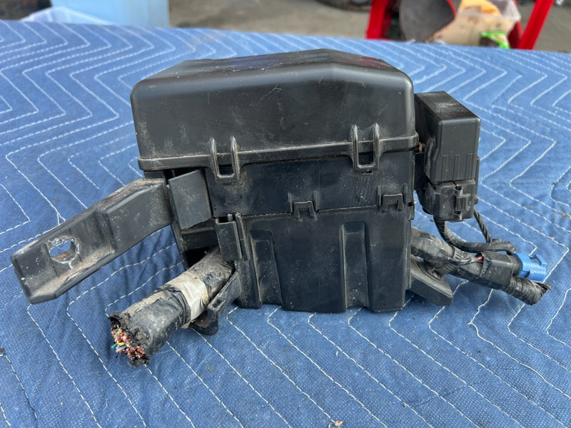 2010-2013 Suzuki SX4 Hatchback Engine Bay Main Fuse Box Panel OEM #1304CN