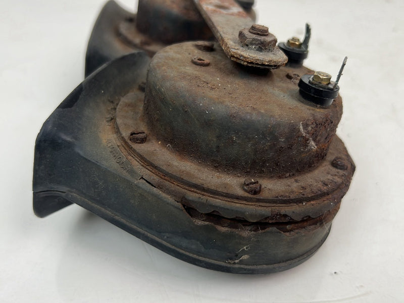1983-1985 Porsche 944 Mixo TR129 High Low Pitch Horn Pair 5010204 OEM #5675EM