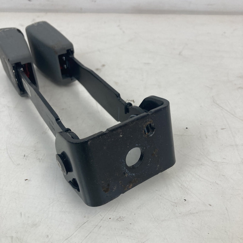 2014-2018 Chevrolet Silverado GMT900 Seat Belt Buckle Rear 23147546 OEM #5614M