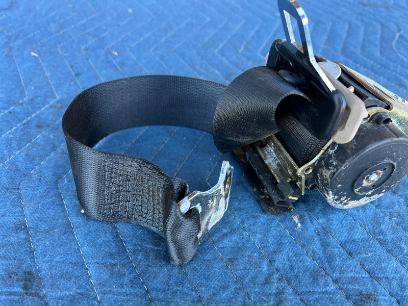 2000-2005 BMW 330xi 325xi E46 Rear Seat Belt Retractor & Buckle Set OEM #4822EM