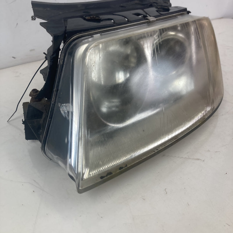 2001-2005 Volkswagen Passat Headlight Assembly Left OEM #5559M