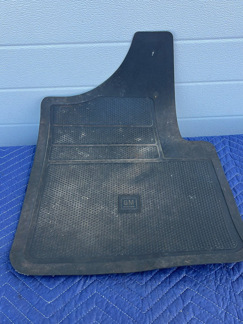 Chevrolet Silverado - Floor Mat Set PN: 92115707007 92115707008