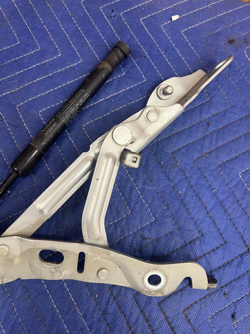 - Trunk Hinge PN: 30779936, 051XGD7, 355KAA6E, 30799160