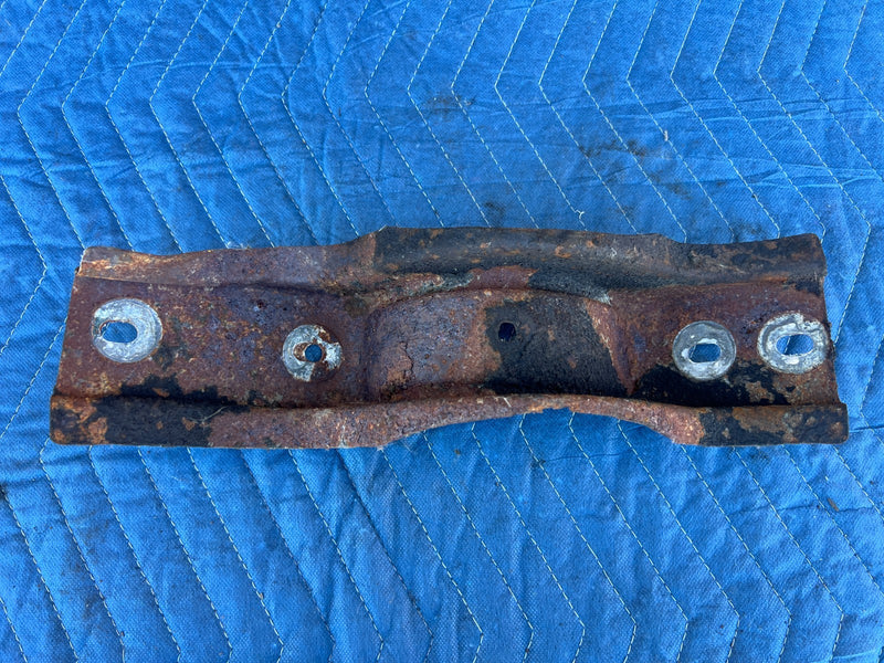 1986-1993 Volvo 240 244 Sedan Center Carrier Driveshaft Bracket Brace OE #4283EM