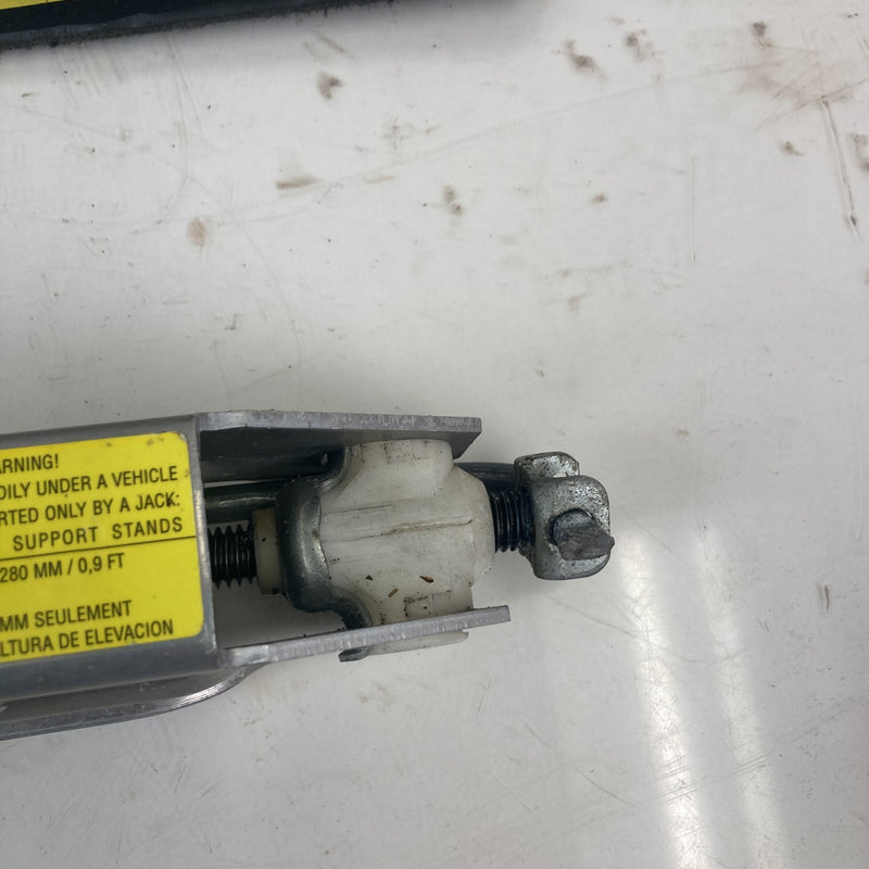 2001-2005 Volkswagen Passat Wheel Jack and Cover OEM #5521M