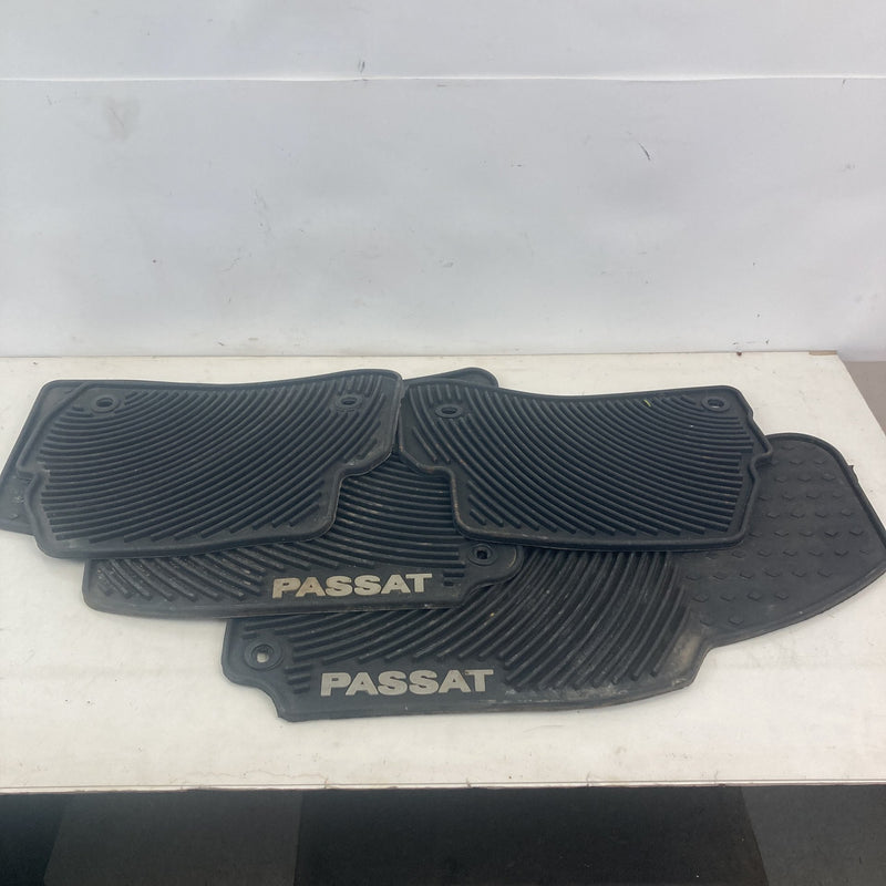 2001-2005 Volkswagen Passat Floor Mat Set Factory OEM #5564M