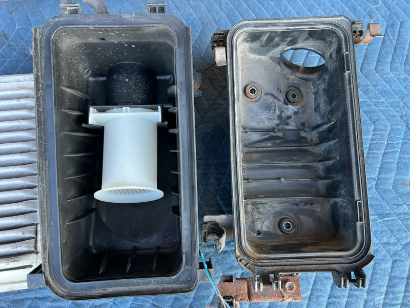2003-2008 Toyota Corolla Air Cleaner Filter Box Intake Housing OEM #3360EM
