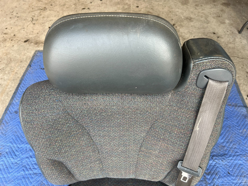 1999-2002 Chevy Silverado GM Driver Left Front Seat Bucket Seatbelt OEM #1853CN