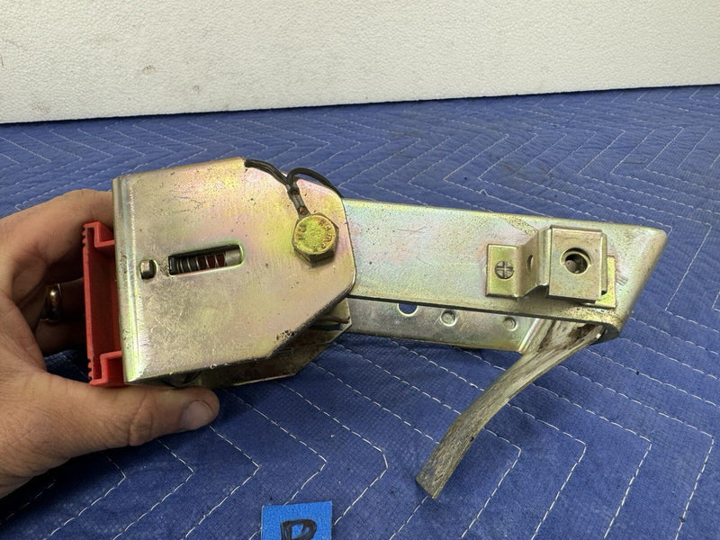 Volvo 240 244 245 Center Console Front Seat Belt Buckle Pair 1264543 OEM #3869E