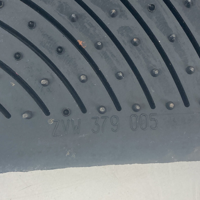 2001-2005 Volkswagen Passat Floor Mat Set Factory OEM #5564M