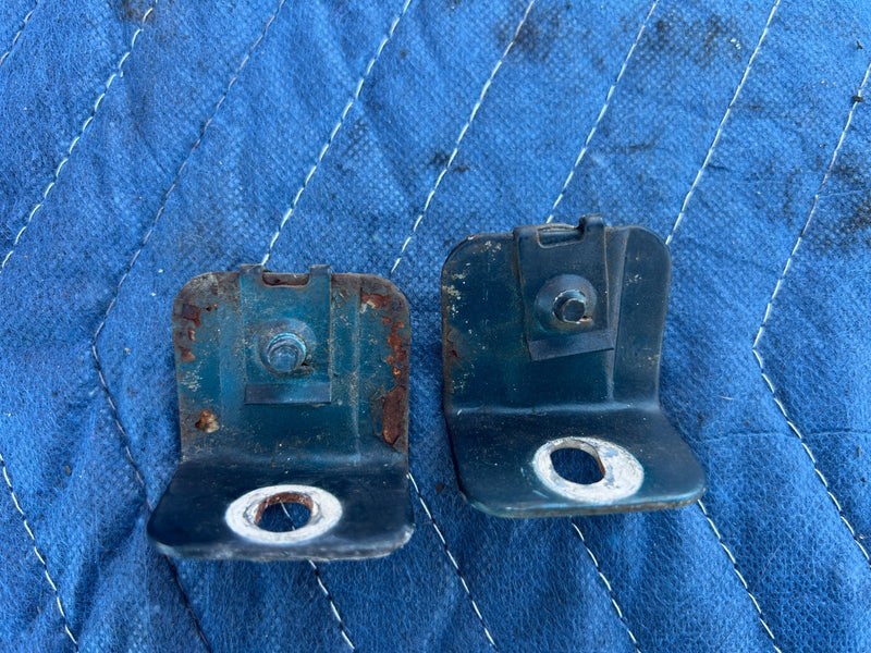 1986-1993 Volvo 240 244 Front Right & Left Fender Mounting Bracket OEM #4296EM