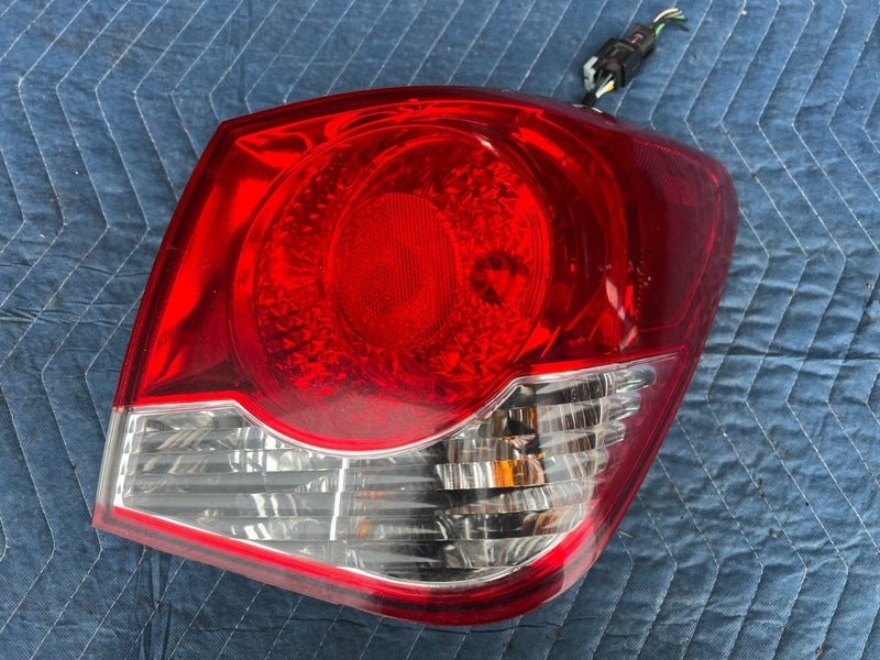 2012-2015 Chevy Cruze Rear Right RH Tail Light Assembly L189344527 OEM #2220CN