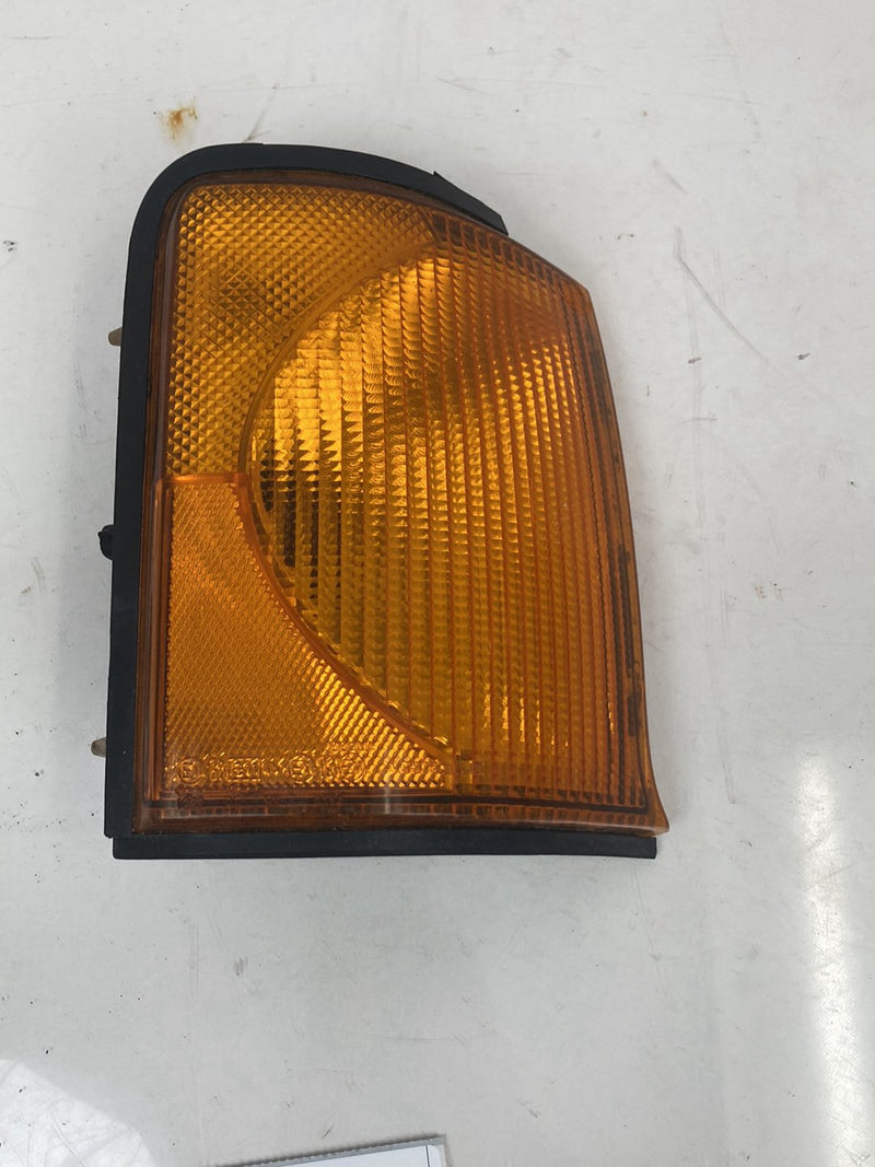1999-2004 Land Rover Discovery II L550 Turn Signal Front Right Corner 54596268 OEM #5076M