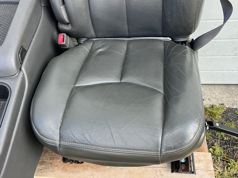 1999-2006 Chevrolet Silverado Front Seat Gray Leather Center Console OEM #5615EM
