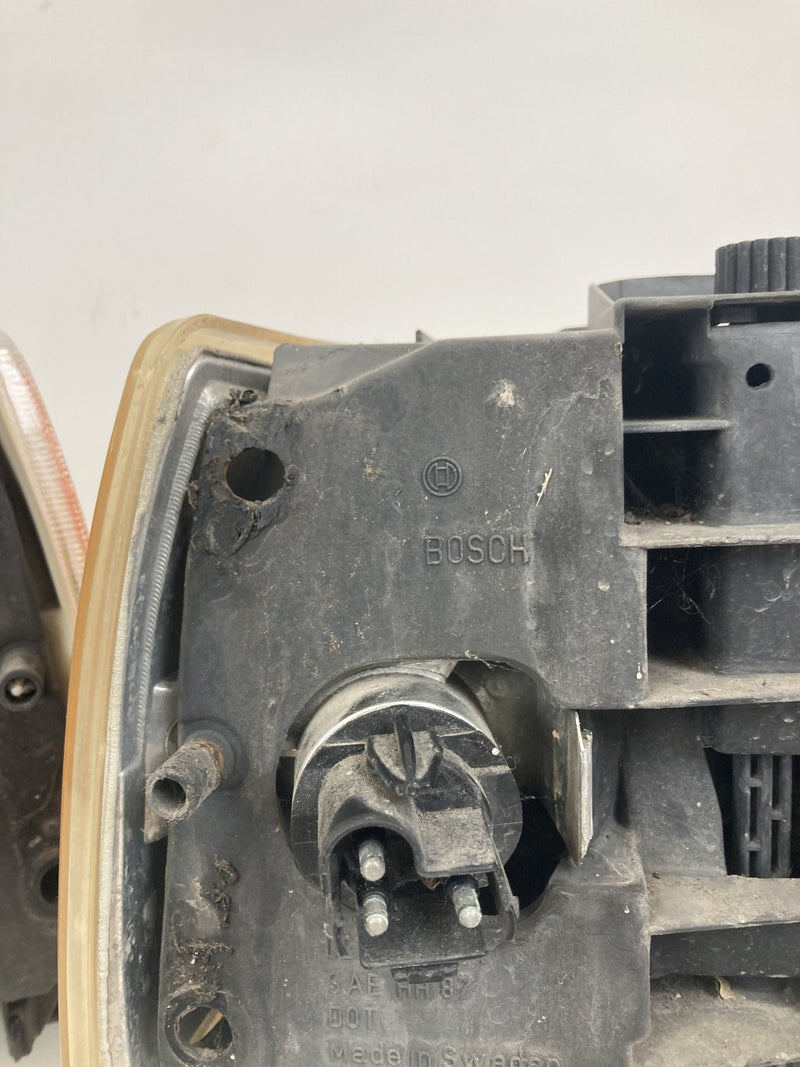 1992 Volvo 940 944 - Headlight PN: LE2255DR LE2255DL