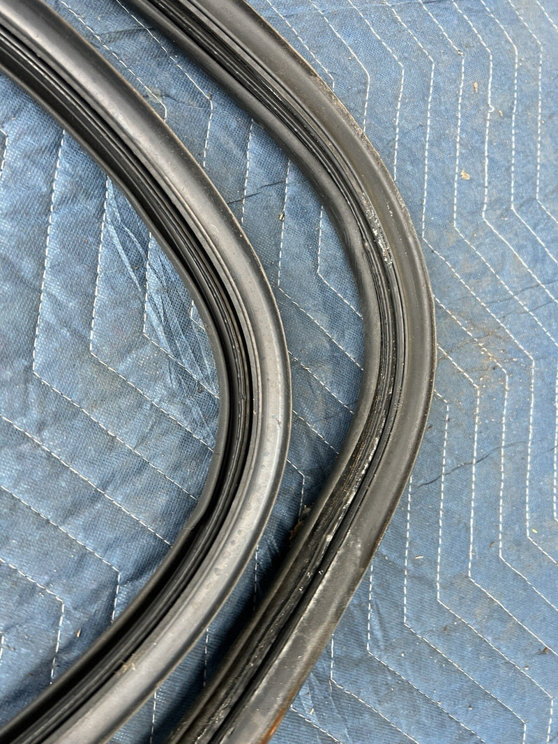 2008-2015 Volvo XC70 Rear Hatch Seal Weatherstripping Wagon Only OEM #4230E