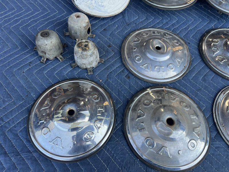 1973 Volvo 140 142 - Hub Cap