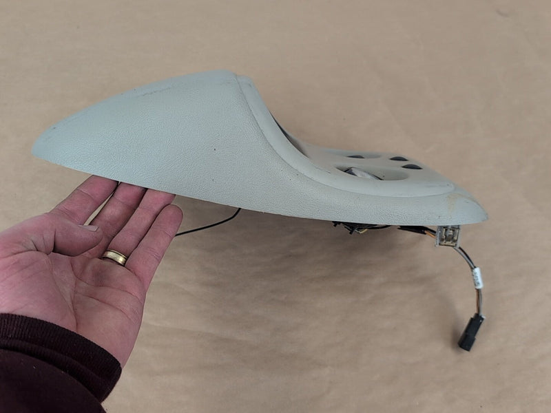 2003-2006 Chevrolet Suburban Dome Light Front Beige Overhead VA2953 VA2952 OEM