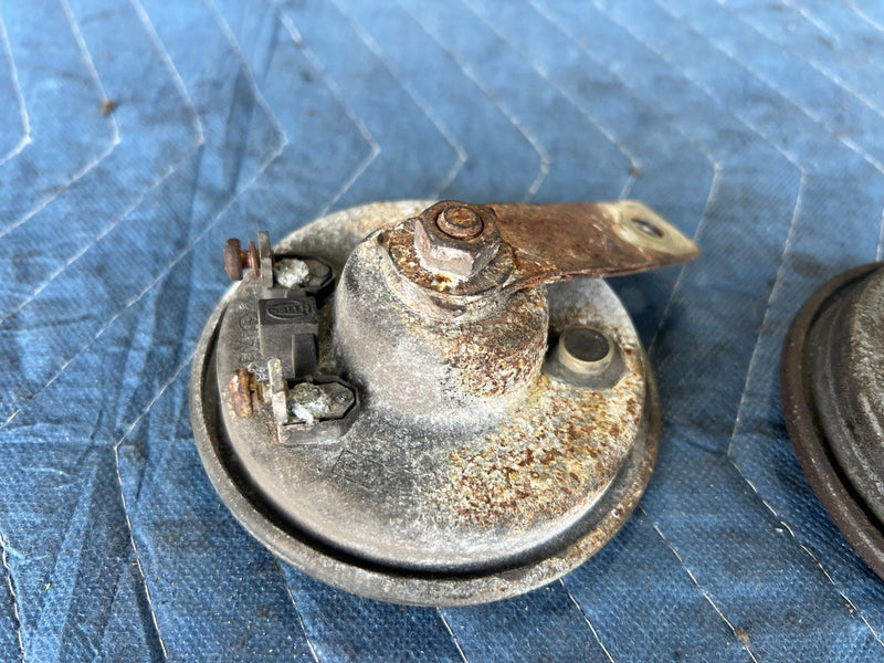 1986-1995 Mercedes 300D W124 High & Low Tone Pitch Horn Signal Pair OEM #2731EM