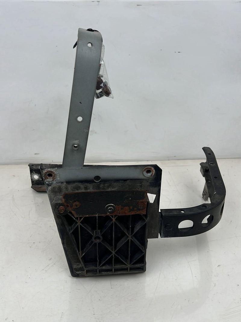 1996-2003 Audi S8 D2 A8 Front Passenger Right Bumper Corner Bracket OEM #6494EM
