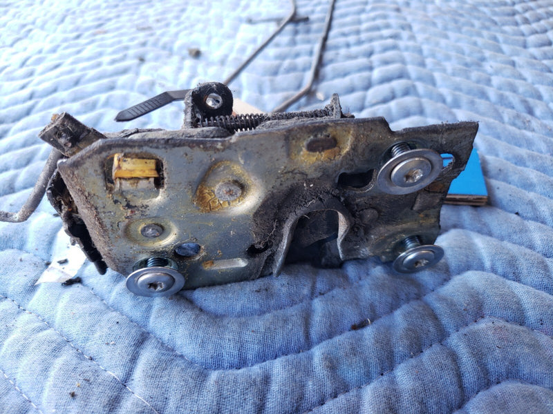 1996-1999 Chevy GMC GM 1500 C/K Passenger Front Door Latch Assembly OEM #1235CN
