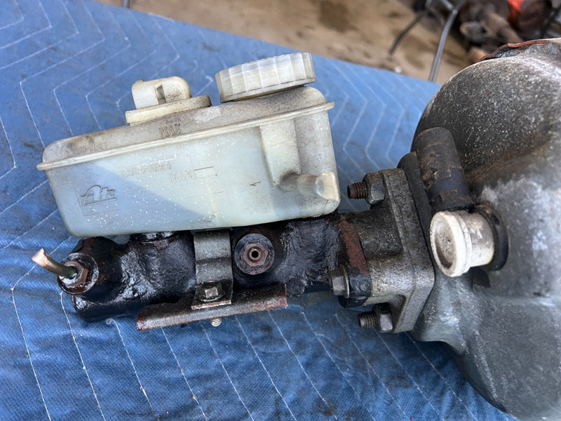 1989-1995 Volvo 740 940 Sedan Power Brake Booster & Master Cylinder OEM #3739EM