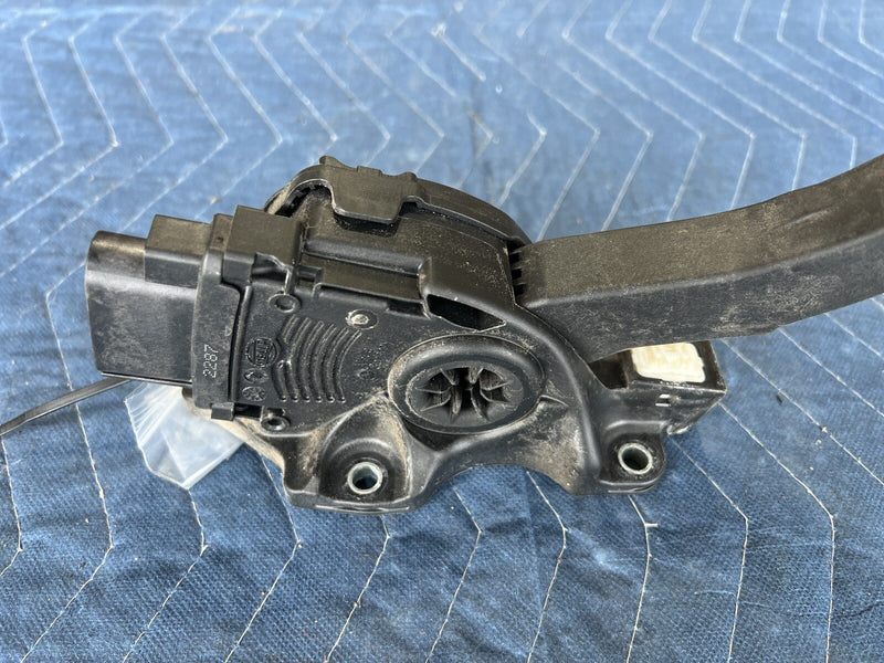2008-2015 Volvo XC70 S80 Gas Pedal Accelerator 6G92-9F836-BD OEM #4228E