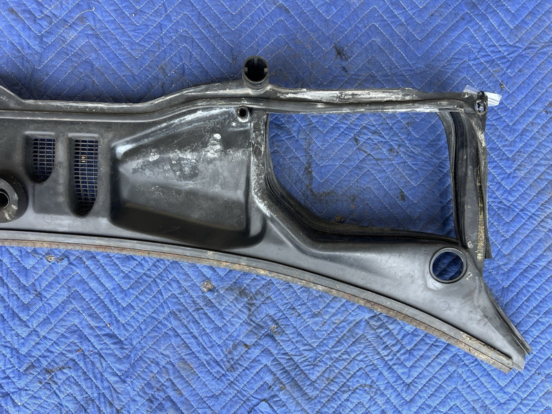 1993-1997 Volvo 850 850R Front Cowl Hood Wiper Motor Cover 9151644 OEM #4406E