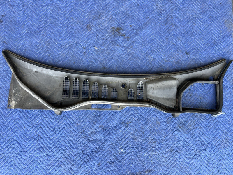 1993-1997 Volvo 850 850R Front Cowl Hood Wiper Motor Cover 9151644 OEM #4406E