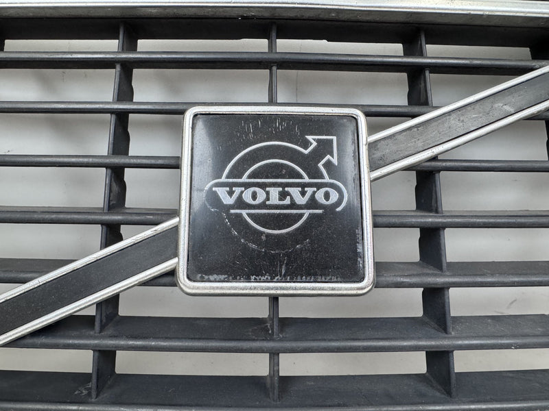 TV Screen Volvo 240 Headlights w/Flathood Eggcrate Grille