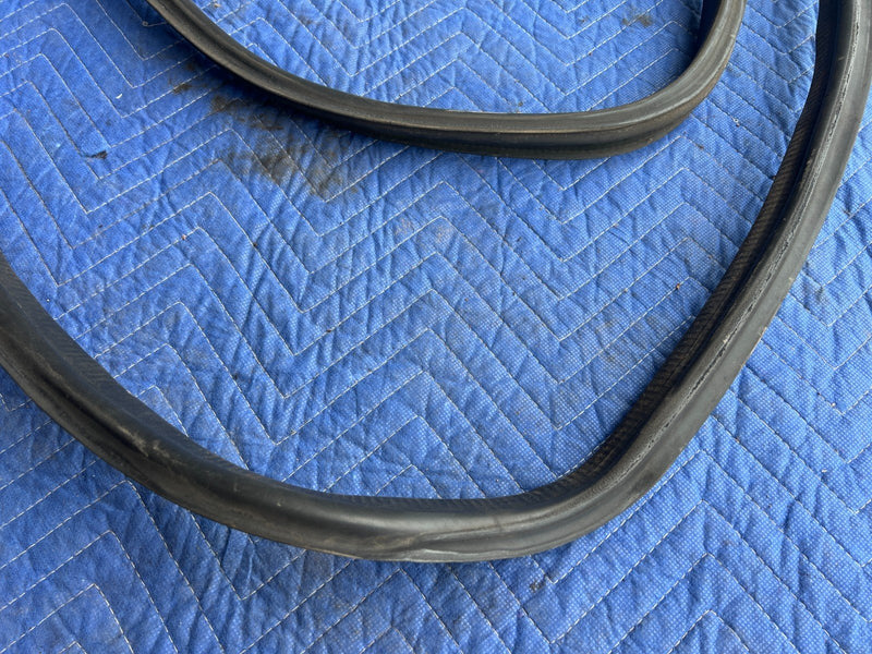 1989-1995 Volvo 740 940 Sedan Rear Trunk Seal Weather Stripping Gasket OE#3755EM