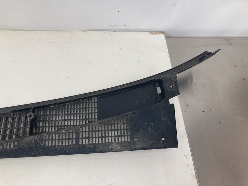1995-1998 Chevrolet Silverado 2500 GMT400 Cowl Panel 15969625 OEM